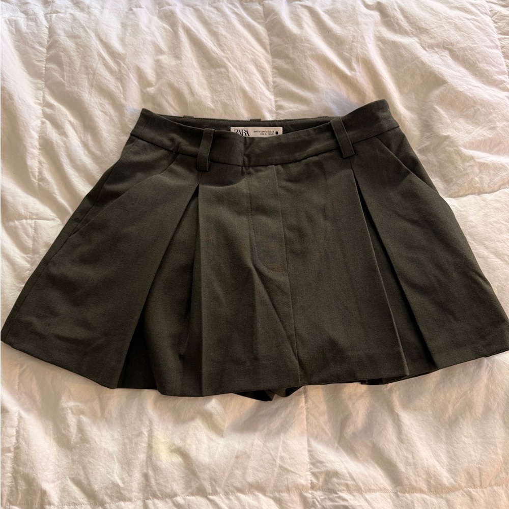 Zara Black Pleated Skort with Belt Loops